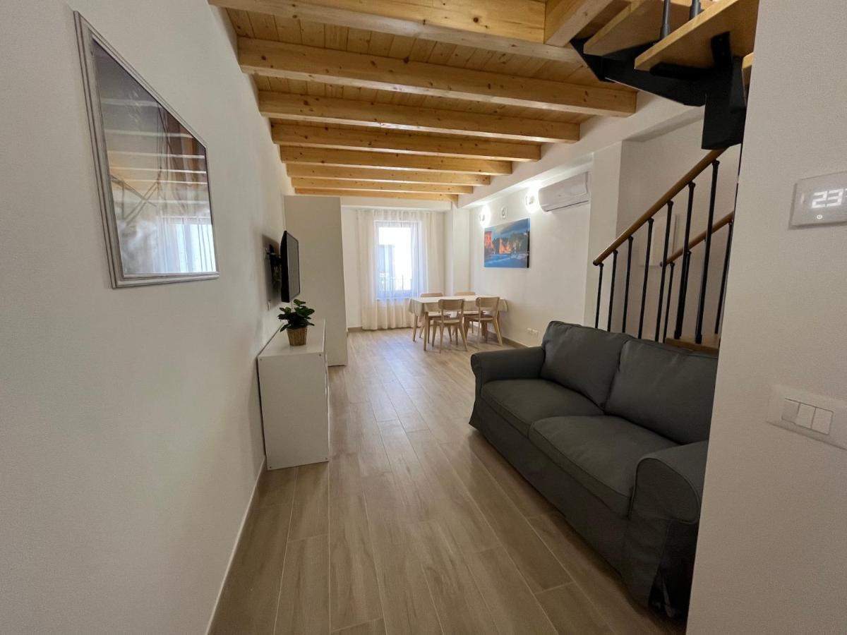 Anfite Apartments Santa Maria Desenzano del Garda Buitenkant foto
