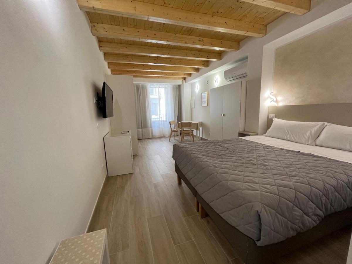 Anfite Apartments Santa Maria Desenzano del Garda Buitenkant foto